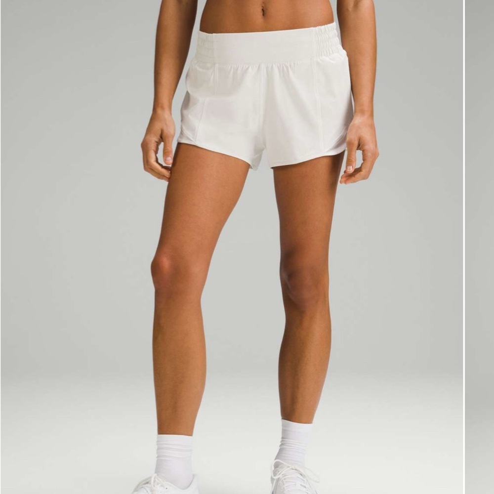 Lululemon Hotty Hot High Rise 2.5”
Color: Bone